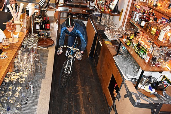 27445736861_82e60131fc_z